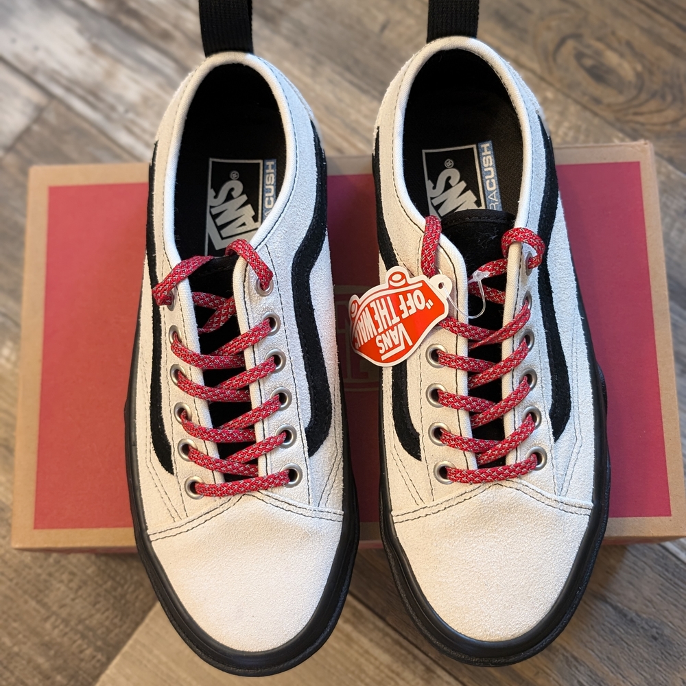 Vans Womens White and Black Sneakers with Red Accents Perfect For The Summer